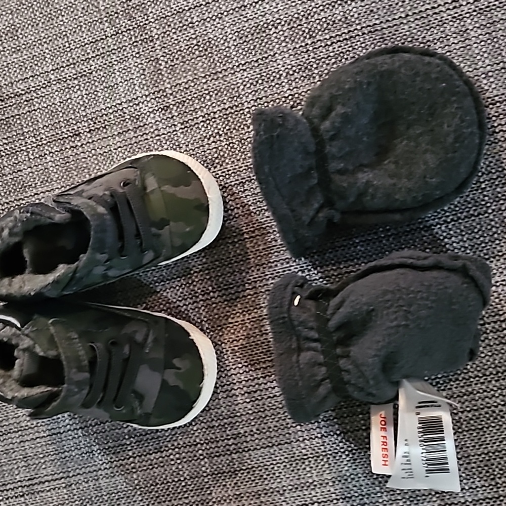 Camo baby shoes and baby mits